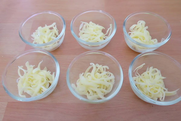 ขนมปังอบชีสสายรุ้ง ขนมปังอบชีสสายรุ้ง