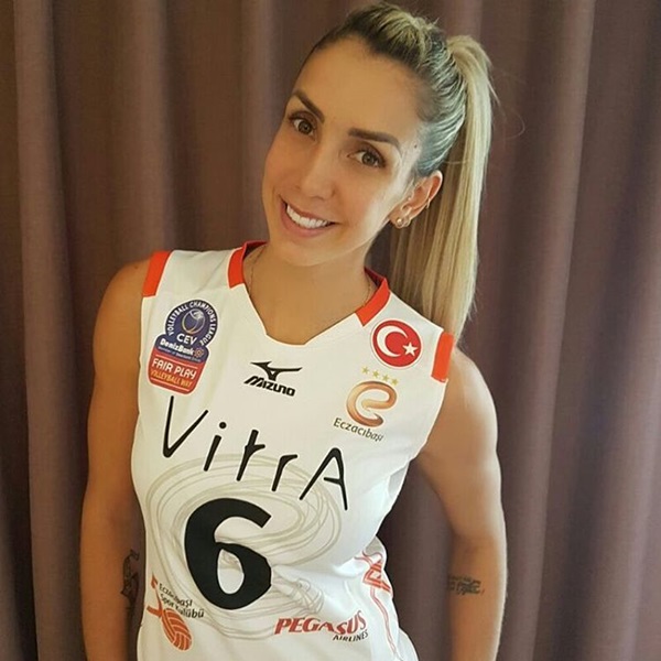 นักวอลเลย์บอลสาวสวย นักวอลเลย์บอลสาวสวย