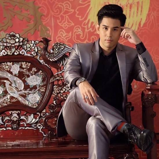 หงส์เหนือมังกร หงส์เหนือมังกร