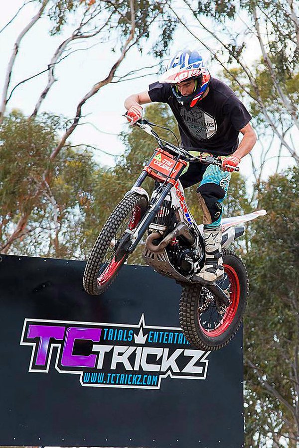 RUBBERS REBEL GROUND 2017 RUBBERS REBEL GROUND 2017