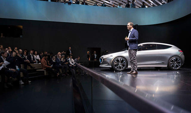 Mercedes-Benz Concept EQA Mercedes-Benz Concept EQA