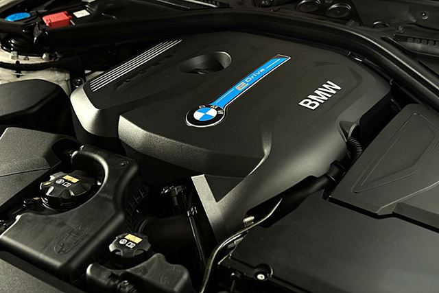 BMW 330e Iconic 2017 BMW 330e Iconic 2017