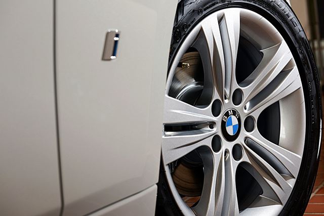 BMW 330e Iconic 2017 BMW 330e Iconic 2017