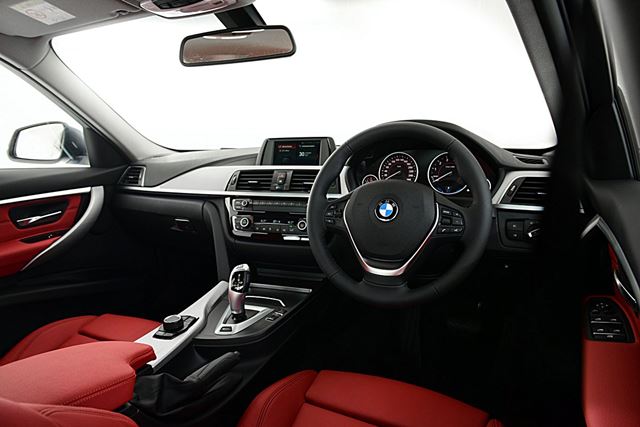 BMW 330e Iconic 2017 BMW 330e Iconic 2017