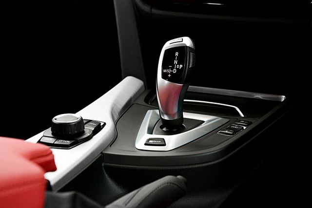 BMW 330e Iconic 2017 BMW 330e Iconic 2017