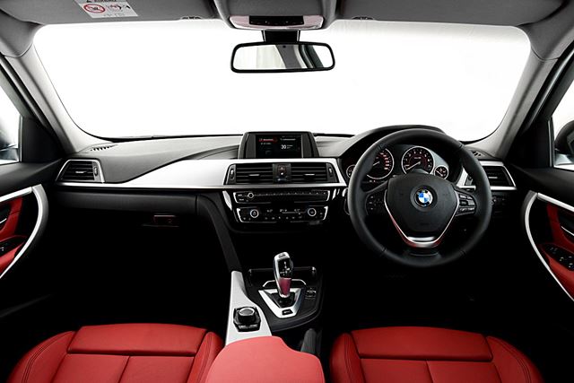 BMW 330e Iconic 2017 BMW 330e Iconic 2017