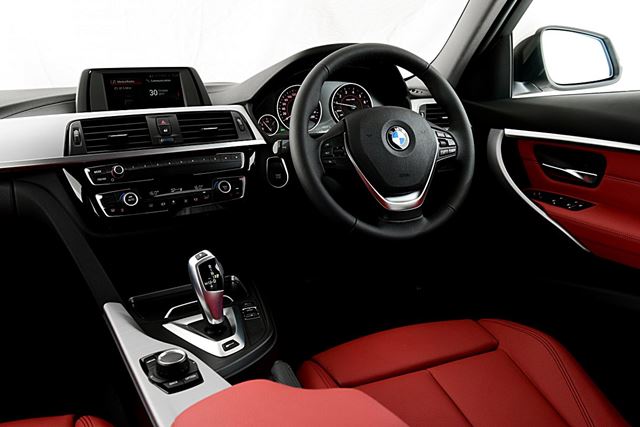 BMW 330e Iconic 2017 BMW 330e Iconic 2017