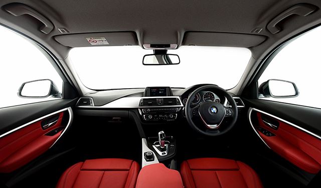 BMW 330e Iconic 2017 BMW 330e Iconic 2017