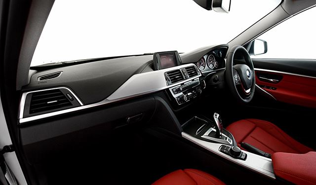 BMW 330e Iconic 2017 BMW 330e Iconic 2017