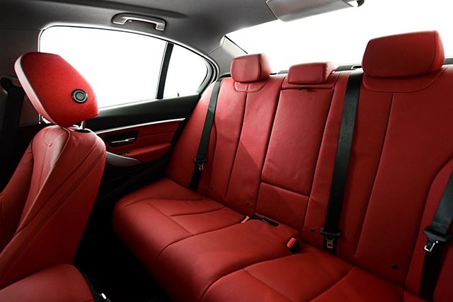 BMW 330e Iconic 2017 BMW 330e Iconic 2017