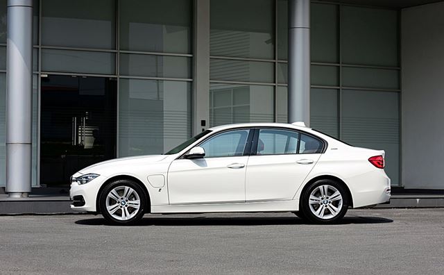 BMW 330e Iconic 2017 BMW 330e Iconic 2017