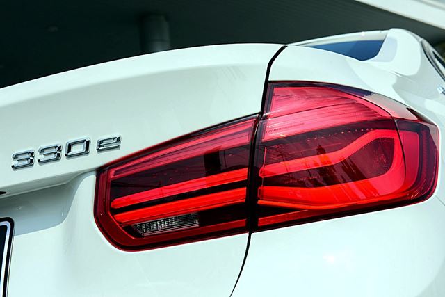 BMW 330e Iconic 2017 BMW 330e Iconic 2017