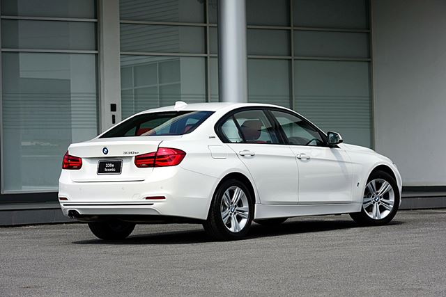 BMW 330e Iconic 2017 BMW 330e Iconic 2017