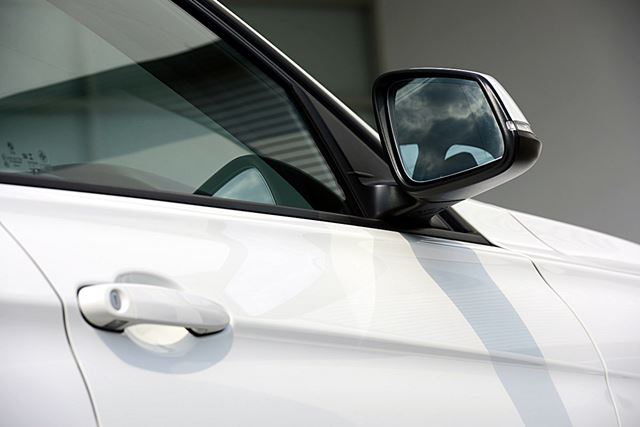 BMW 330e Iconic 2017 BMW 330e Iconic 2017