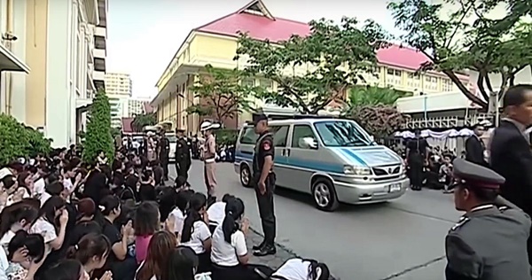 รถพระที่นั่งคันสุดท้าย รถพระที่นั่งคันสุดท้าย