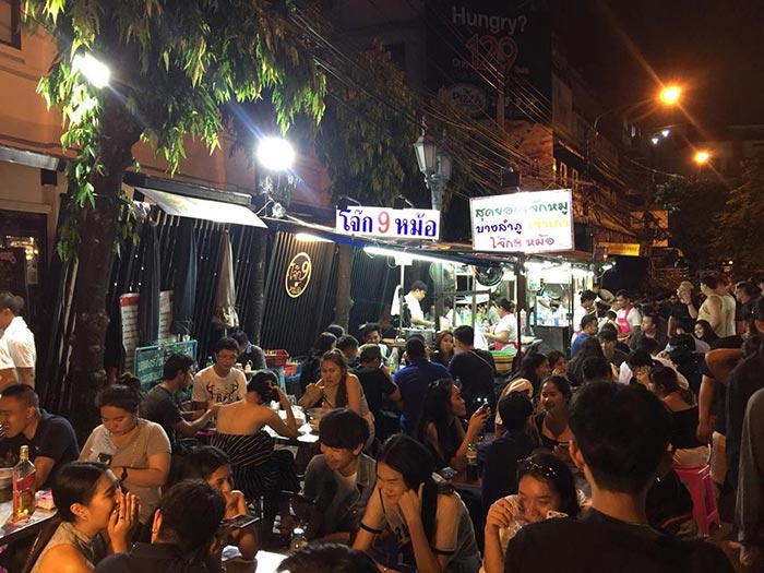 ร้านข้างทางเจ้าอร่อยในกรุงเทพฯ ร้านข้างทางเจ้าอร่อยในกรุงเทพฯ