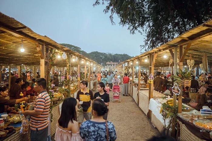 ตลาด 800 ปี กรุงสุโขทัย ตลาด 800 ปี กรุงสุโขทัย