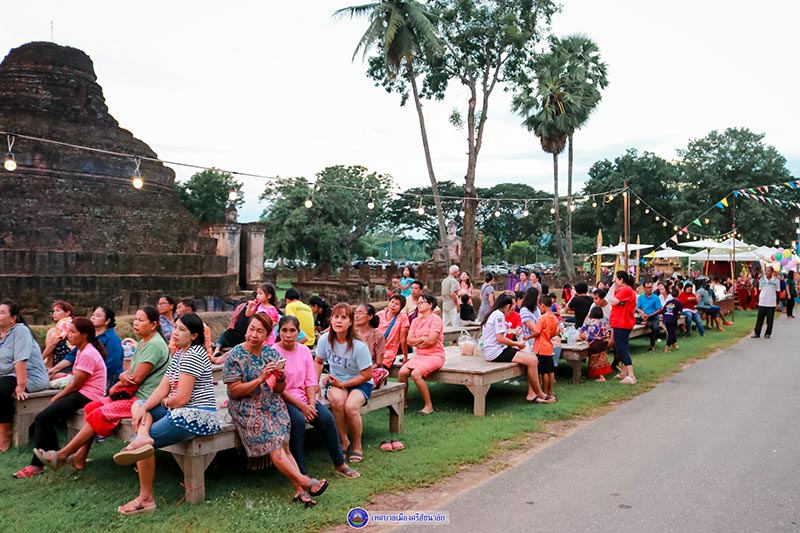 ตลาดโบราณใครใคร่ ค้าค้า สุโขทัย ตลาดโบราณใครใคร่ ค้าค้า สุโขทัย