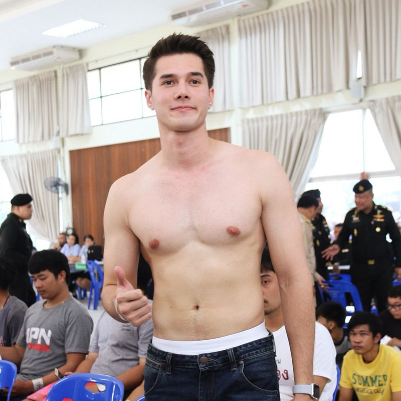 มิกค์ ทองระย้า สมัครเป็นทหารอากาศ มิกค์ ทองระย้า สมัครเป็นทหารอากาศ