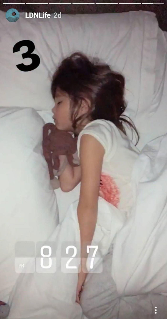 พอลล่า เทเลอร์ โชว์หน้าสดเลี้ยงลูก พอลล่า เทเลอร์ โชว์หน้าสดเลี้ยงลูก