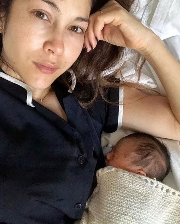 พอลล่า เทเลอร์ โชว์หน้าสดเลี้ยงลูก พอลล่า เทเลอร์ โชว์หน้าสดเลี้ยงลูก