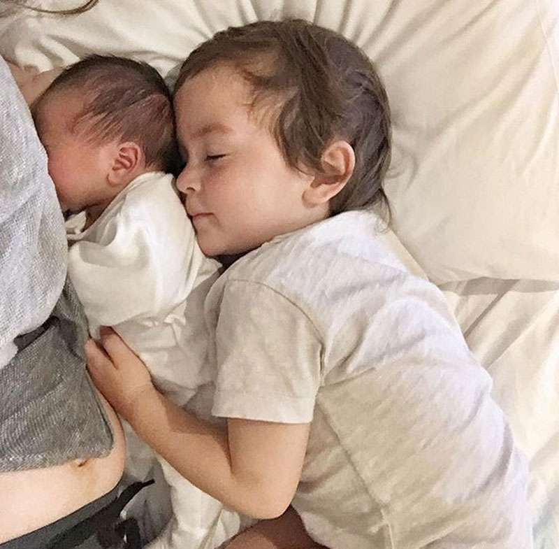 พอลล่า เทเลอร์ โชว์หน้าสดเลี้ยงลูก พอลล่า เทเลอร์ โชว์หน้าสดเลี้ยงลูก