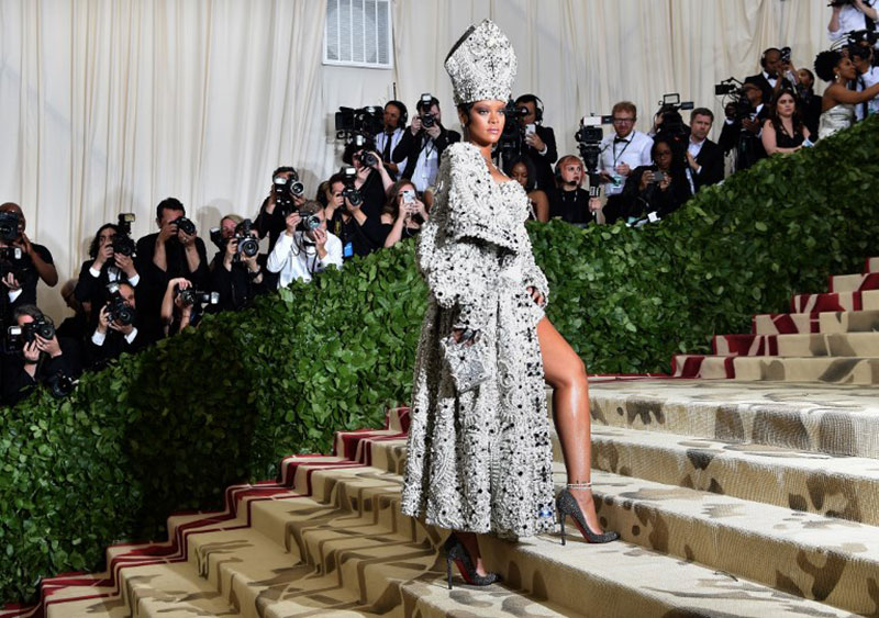 รวมที่สุด 10 ลุคสุดปังอลังการ แฟชั่นพรมแดง Met Gala 2018 รวมที่สุด 10 ลุคสุดปังอลังการ แฟชั่นพรมแดง Met Gala 2018