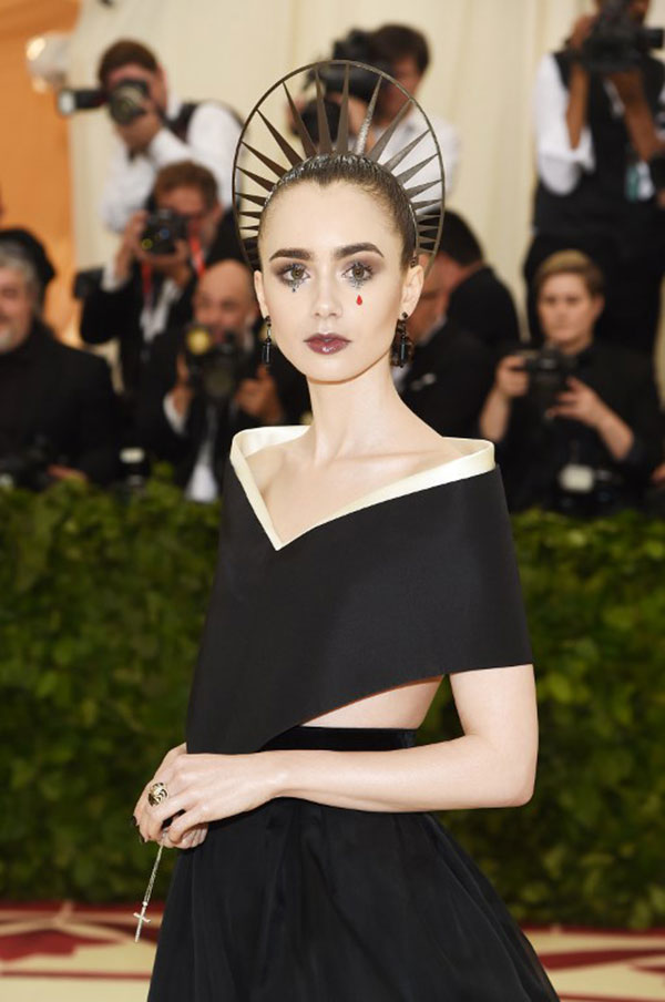 รวมที่สุด 10 ลุคสุดปังอลังการ แฟชั่นพรมแดง Met Gala 2018 รวมที่สุด 10 ลุคสุดปังอลังการ แฟชั่นพรมแดง Met Gala 2018