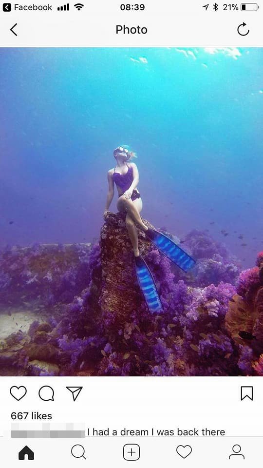 นักท่องเที่ยวนั่งทับปะการัง