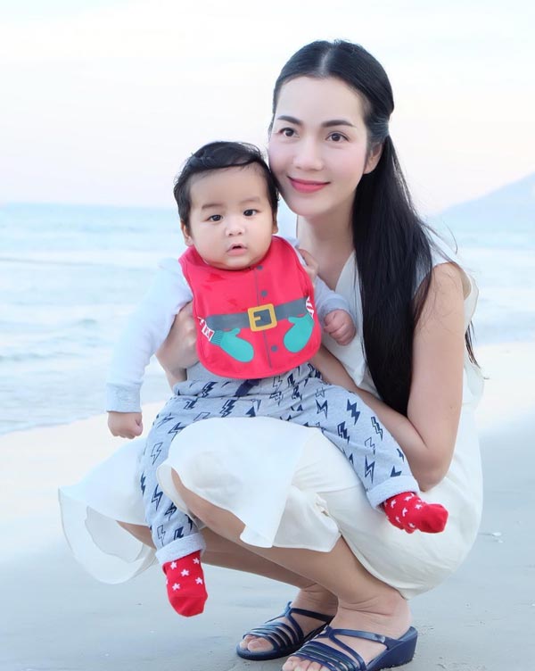 อ๋อม สกาวใจ ชุดว่ายน้ำ อ๋อม สกาวใจ ชุดว่ายน้ำ