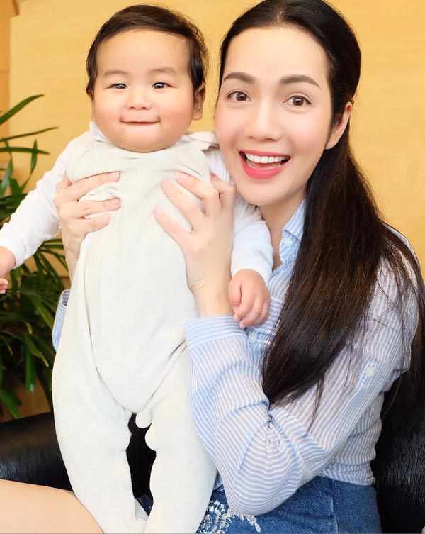 อ๋อม สกาวใจ ชุดว่ายน้ำ อ๋อม สกาวใจ ชุดว่ายน้ำ