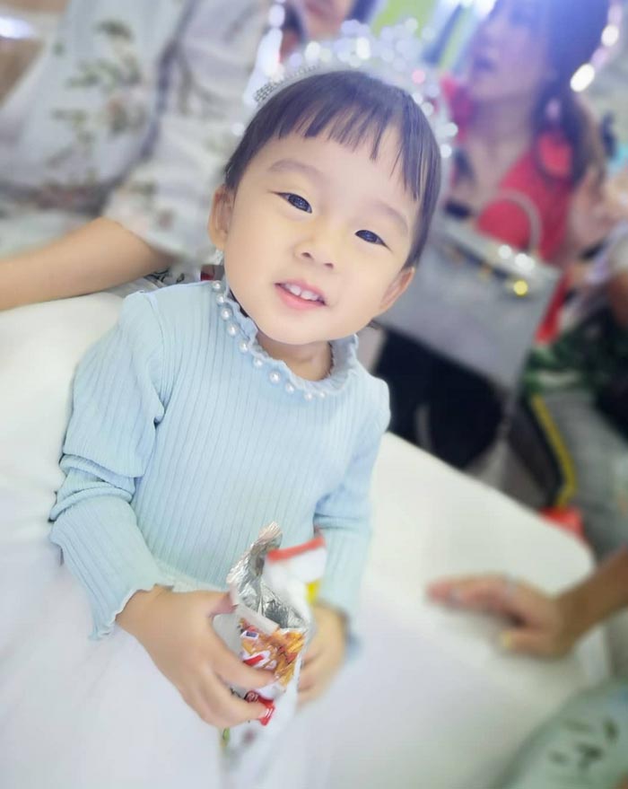 น้องเป่าเปา โดนหยิก น้องเป่าเปา โดนหยิก