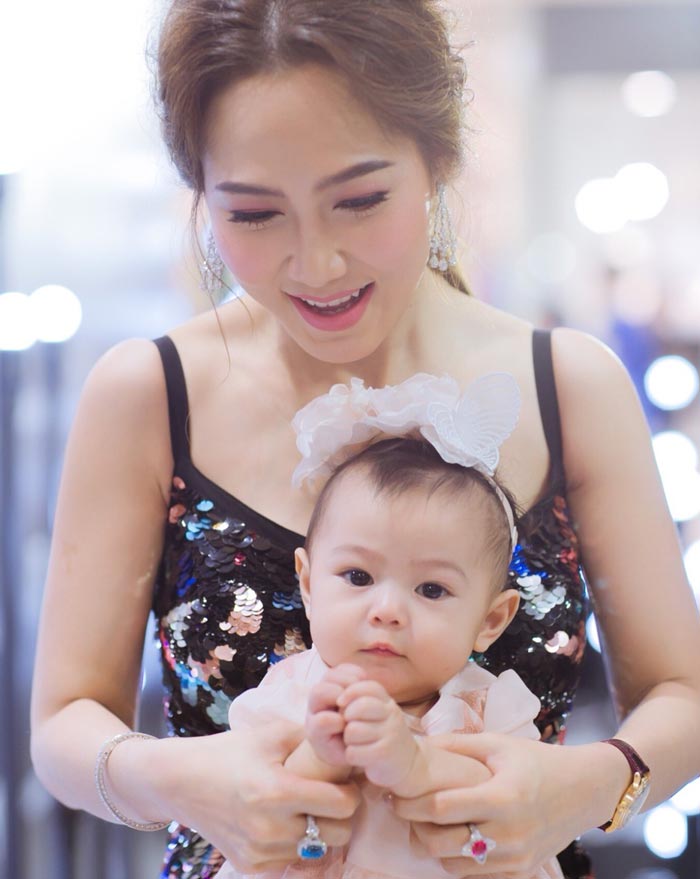 น้องลูก้า ลูกสาว นาวิน ต้าร์ ไฮโซน้ำหวาน น้องลูก้า ลูกสาว นาวิน ต้าร์ ไฮโซน้ำหวาน