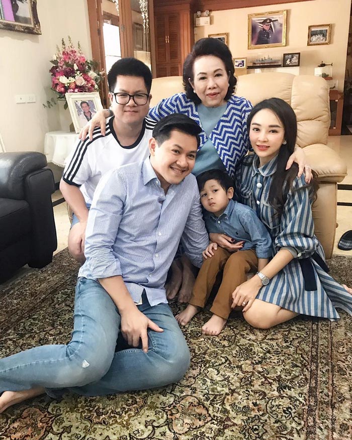 ป๊อป นิธิ ป๊อป นิธิ