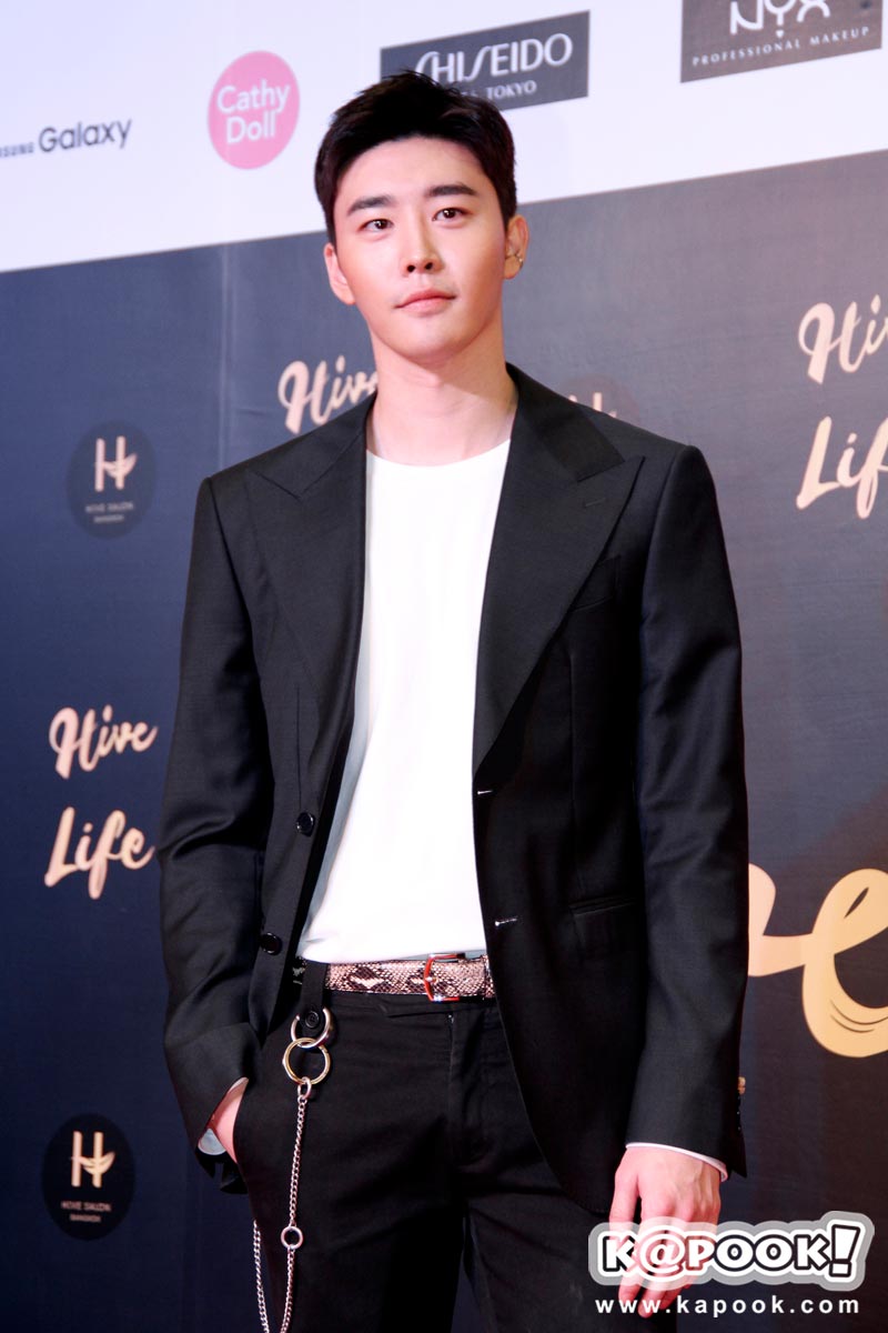 ดาราเดินแบบ ดาราเดินแบบ