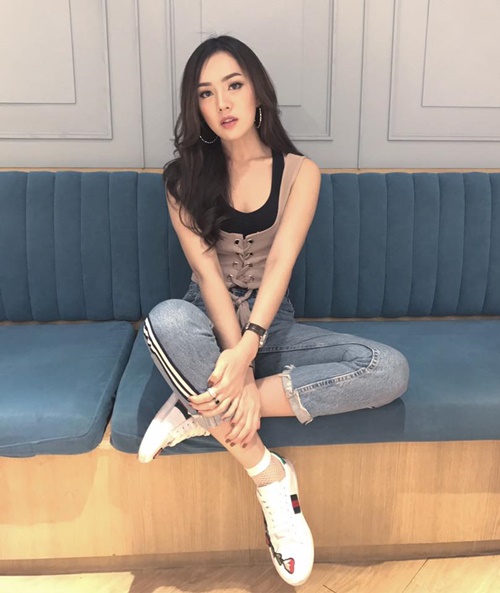พี่ไวท์ ยกดอกไม้ช่อโตง้อ เส้นด้าย สอดอStyle พี่ไวท์ ยกดอกไม้ช่อโตง้อ เส้นด้าย สอดอStyle