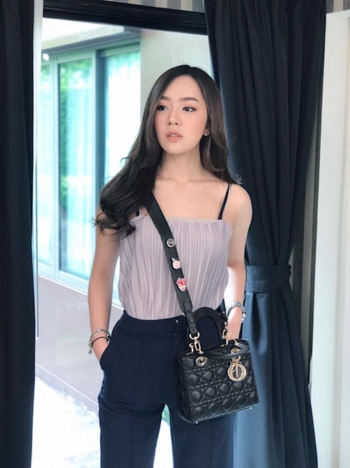 พี่ไวท์ ยกดอกไม้ช่อโตง้อ เส้นด้าย สอดอStyle พี่ไวท์ ยกดอกไม้ช่อโตง้อ เส้นด้าย สอดอStyle