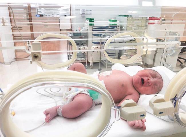 เบนซ์ พริกไทย คลอดลูกคนที่ 2 เบนซ์ พริกไทย คลอดลูกคนที่ 2