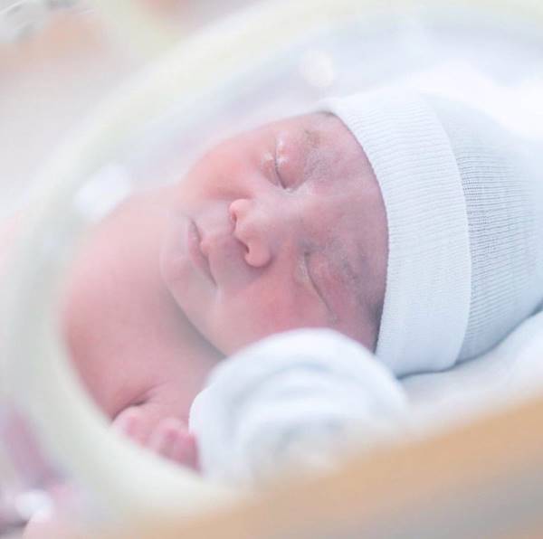 เบนซ์ พริกไทย คลอดลูกคนที่ 2 เบนซ์ พริกไทย คลอดลูกคนที่ 2