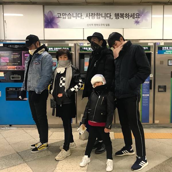 ชมรูปสยิววัยละอ่อนของ 3 หนุ่มฉัตรบริรักษ์ ชมรูปสยิววัยละอ่อนของ 3 หนุ่มฉัตรบริรักษ์