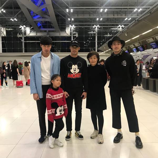 ชมรูปสยิววัยละอ่อนของ 3 หนุ่มฉัตรบริรักษ์ ชมรูปสยิววัยละอ่อนของ 3 หนุ่มฉัตรบริรักษ์