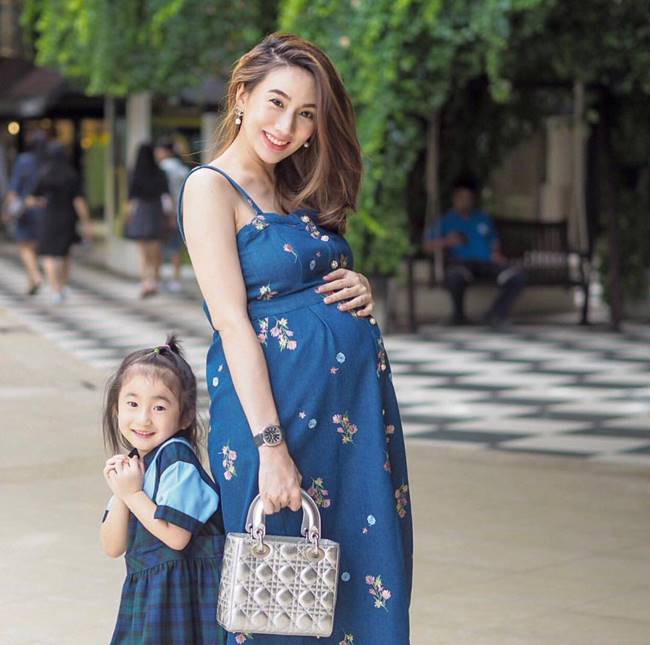 เบนซ์ พริกไทย คลอดลูกคนที่ 2 เบนซ์ พริกไทย คลอดลูกคนที่ 2