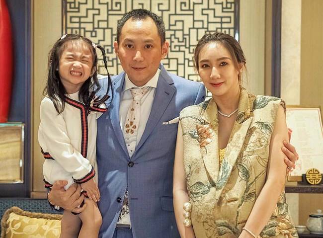 เบนซ์ พริกไทย คลอดลูกคนที่ 2 เบนซ์ พริกไทย คลอดลูกคนที่ 2