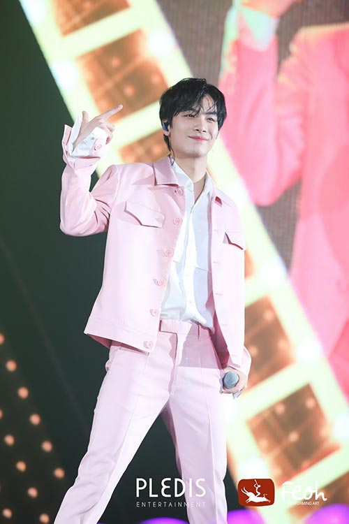 นิวอีสต์ ดับเบิลยู นิวอีสต์ ดับเบิลยู