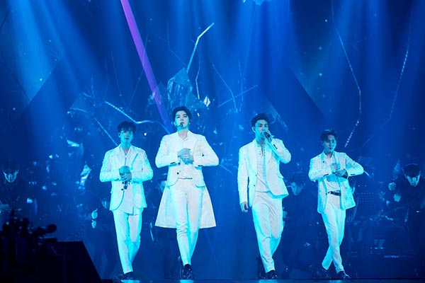 นิวอีสต์ ดับเบิลยู 3 นิวอีสต์ ดับเบิลยู 3