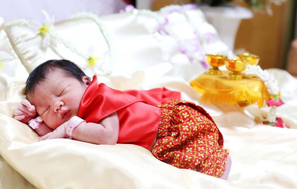 ทารกใส่ชุดไทย ทารกใส่ชุดไทย