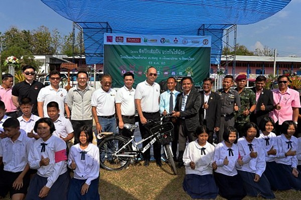 ร้อยฝัน ปั่นจักรยานไปเรียน ร้อยฝัน ปั่นจักรยานไปเรียน