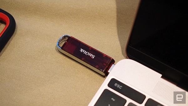 SanDisk แฟลชไดรฟ์ USB Type-C ความจุ 1TB SanDisk แฟลชไดรฟ์ USB Type-C ความจุ 1TB