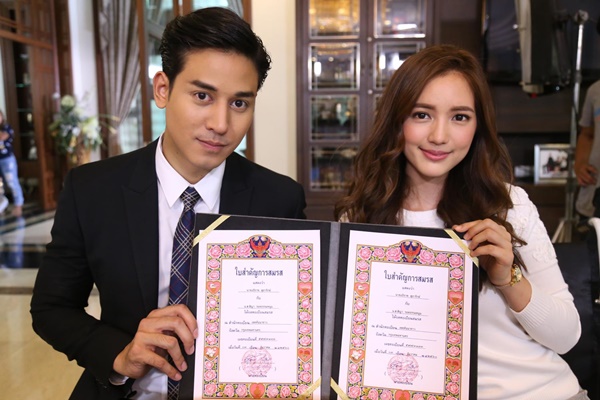 คุณแม่สวมรอย คุณแม่สวมรอย