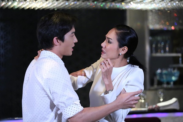 คุณแม่สวมรอย คุณแม่สวมรอย
